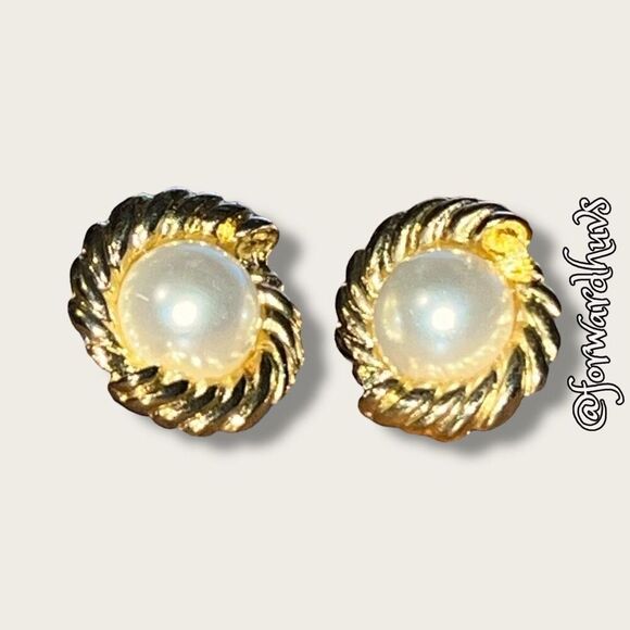 Vintage Gold-Tone Earrings with Faux Pearl Center – Classic Elegance - Picture 1 of 9